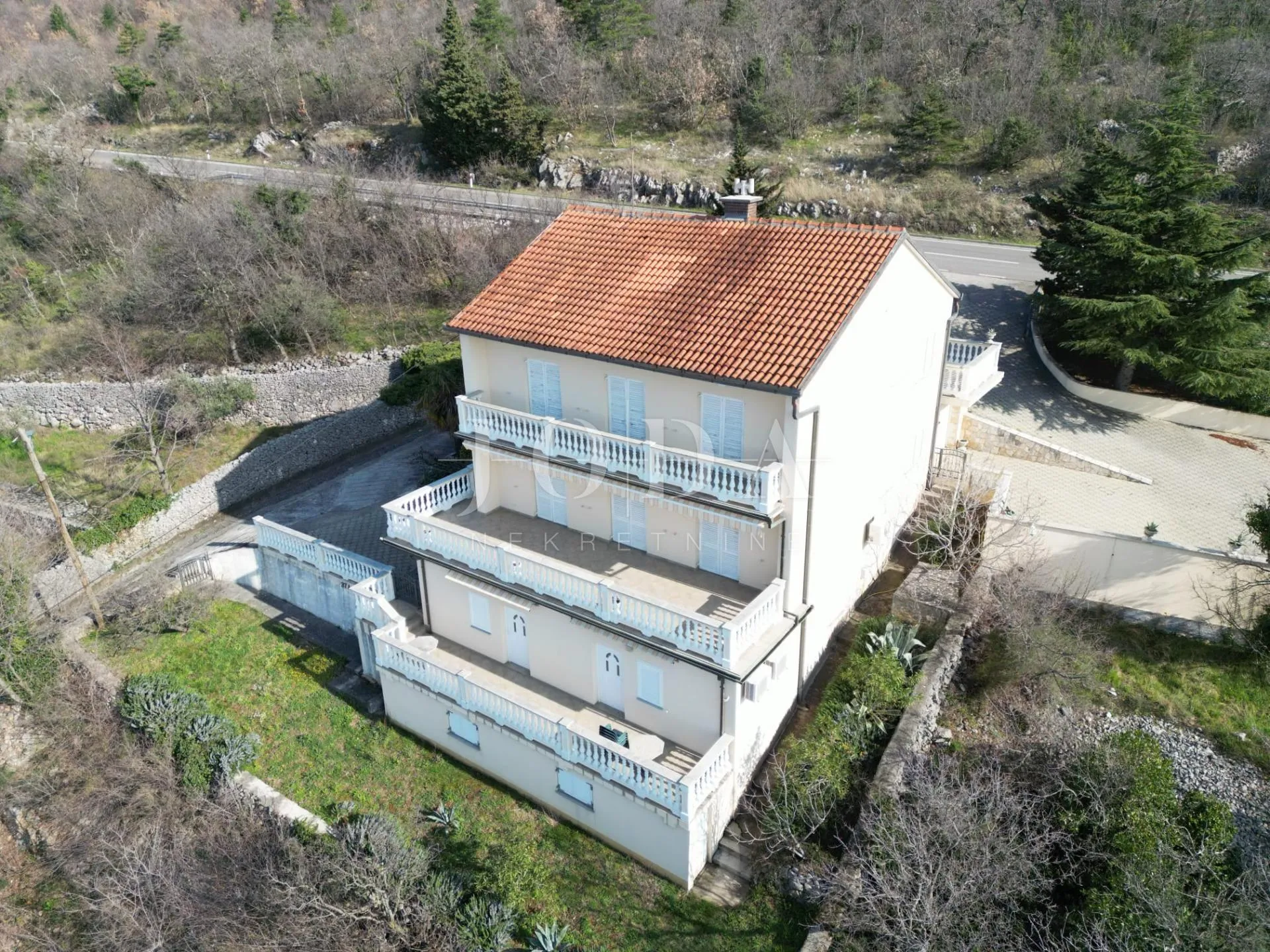 vila sa prekrasnim pogledom - slika 38