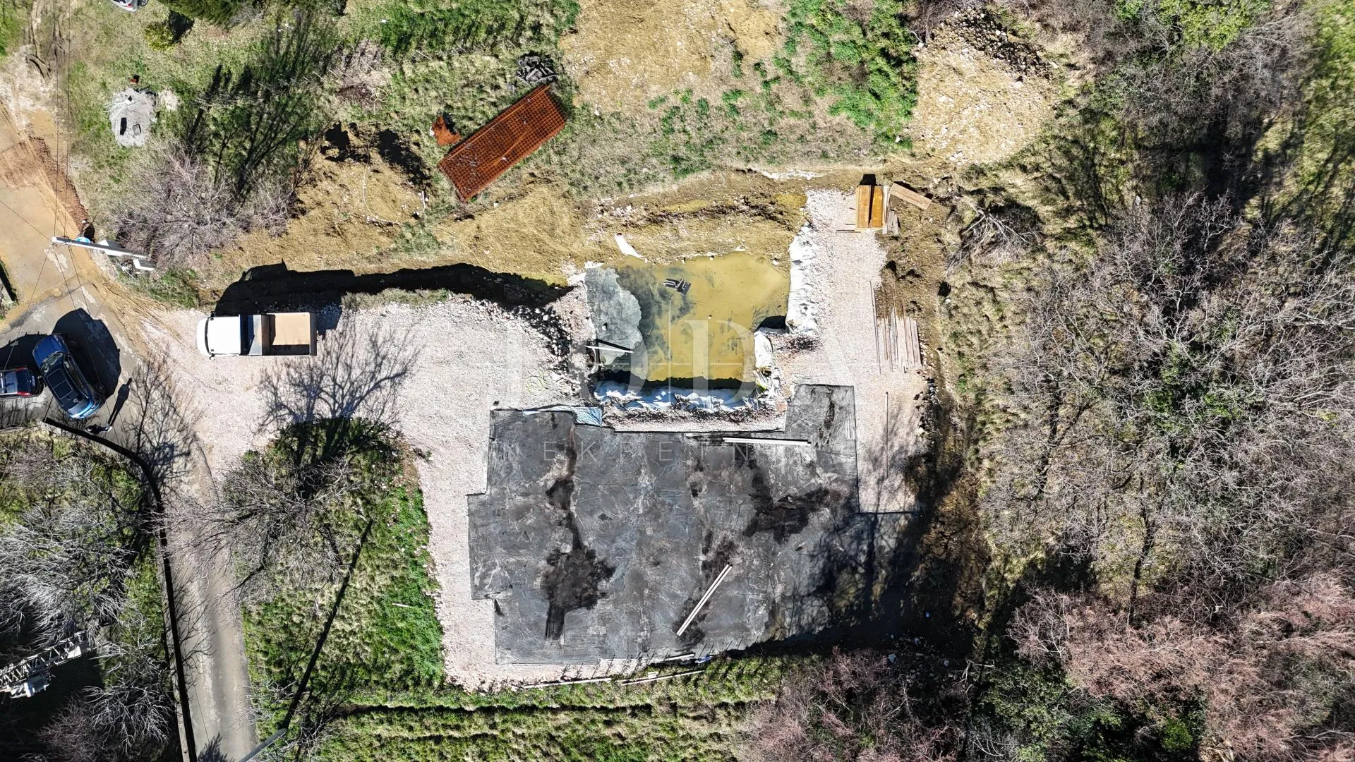 građevinsko zemljište 1.250 m² s dozvolom i temeljima – bribir, pogled more - slika 13