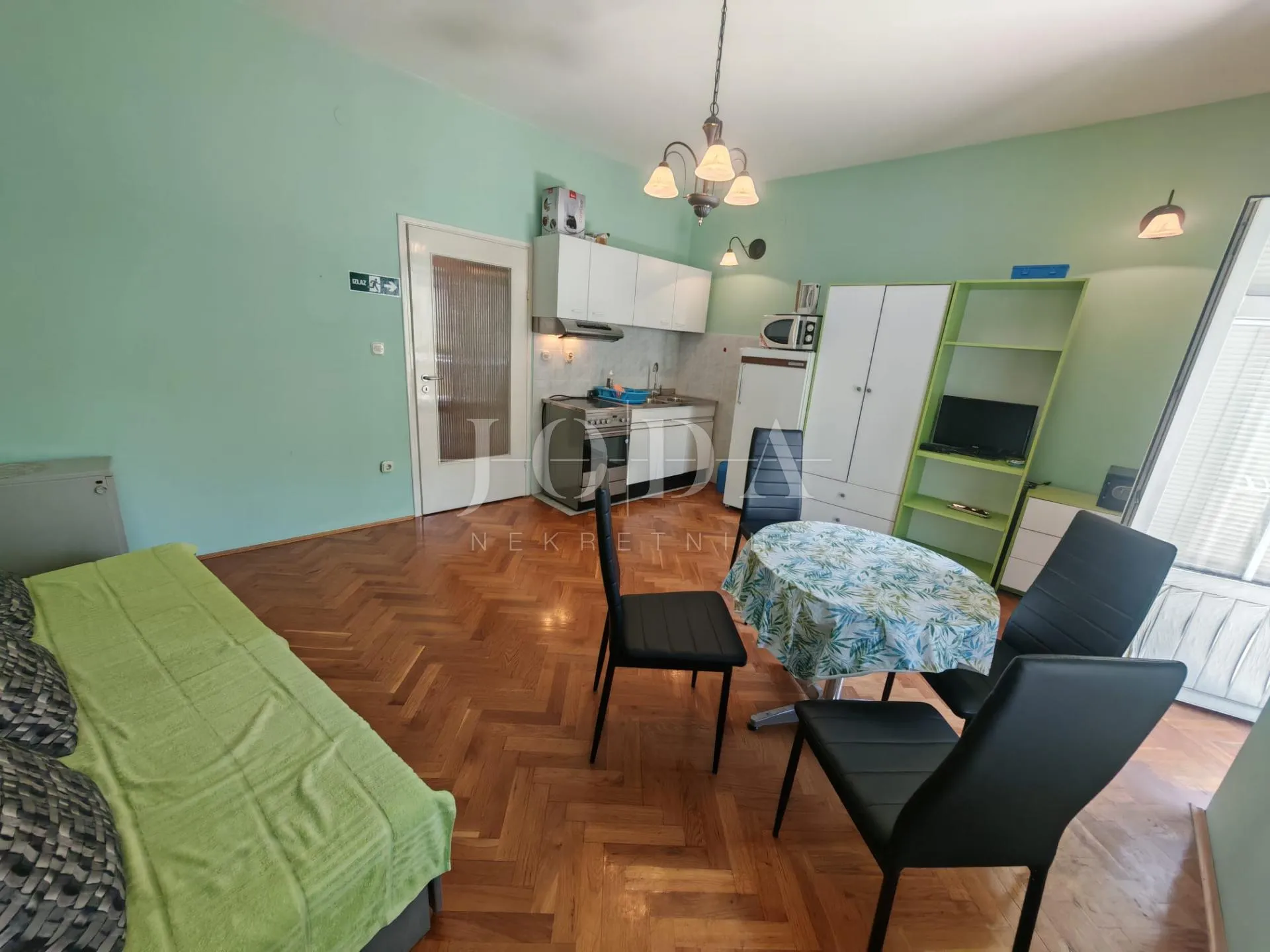 stan u centru 100m od plaže - slika 3