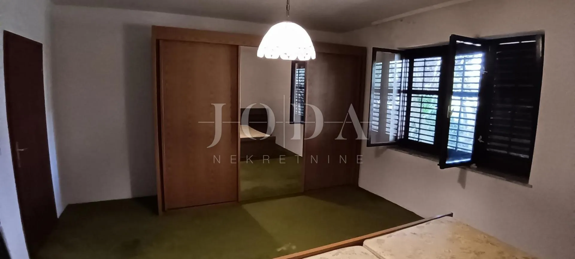 lijepa kuća sa 3 stana,bazenom i gr.terenom,poreč okolica - slika 13