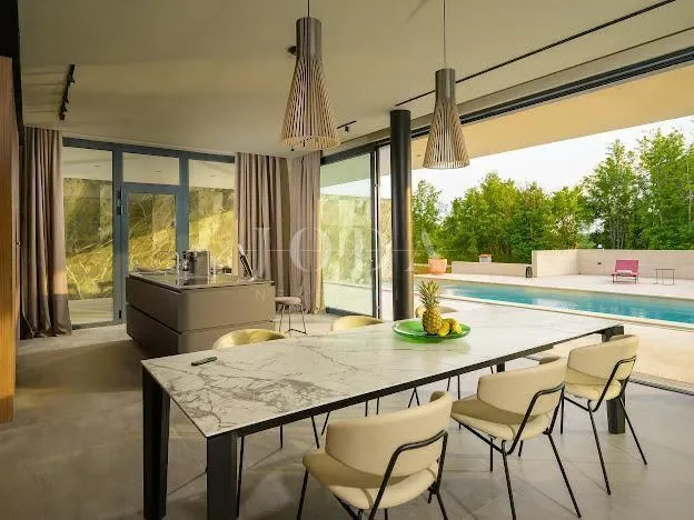 grožnjan, zadivljujuća luksuzna dizajnerska villa - slika 30