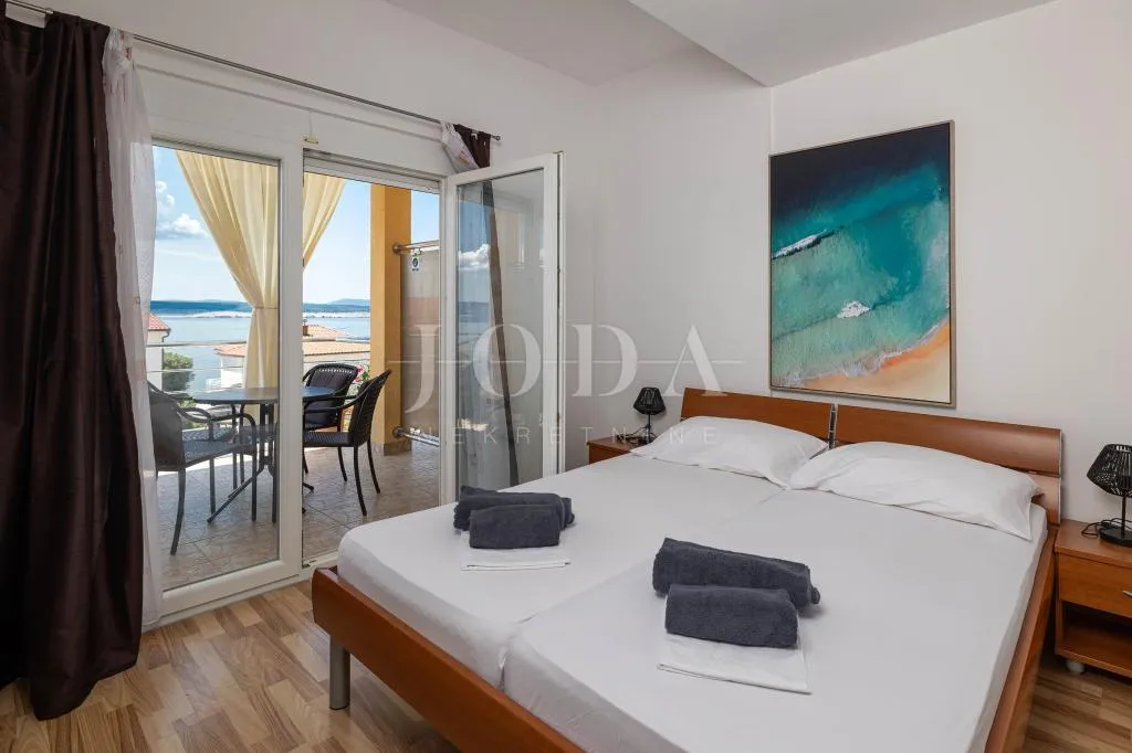 dramalj-kuca sa 7 apartmana - slika 27