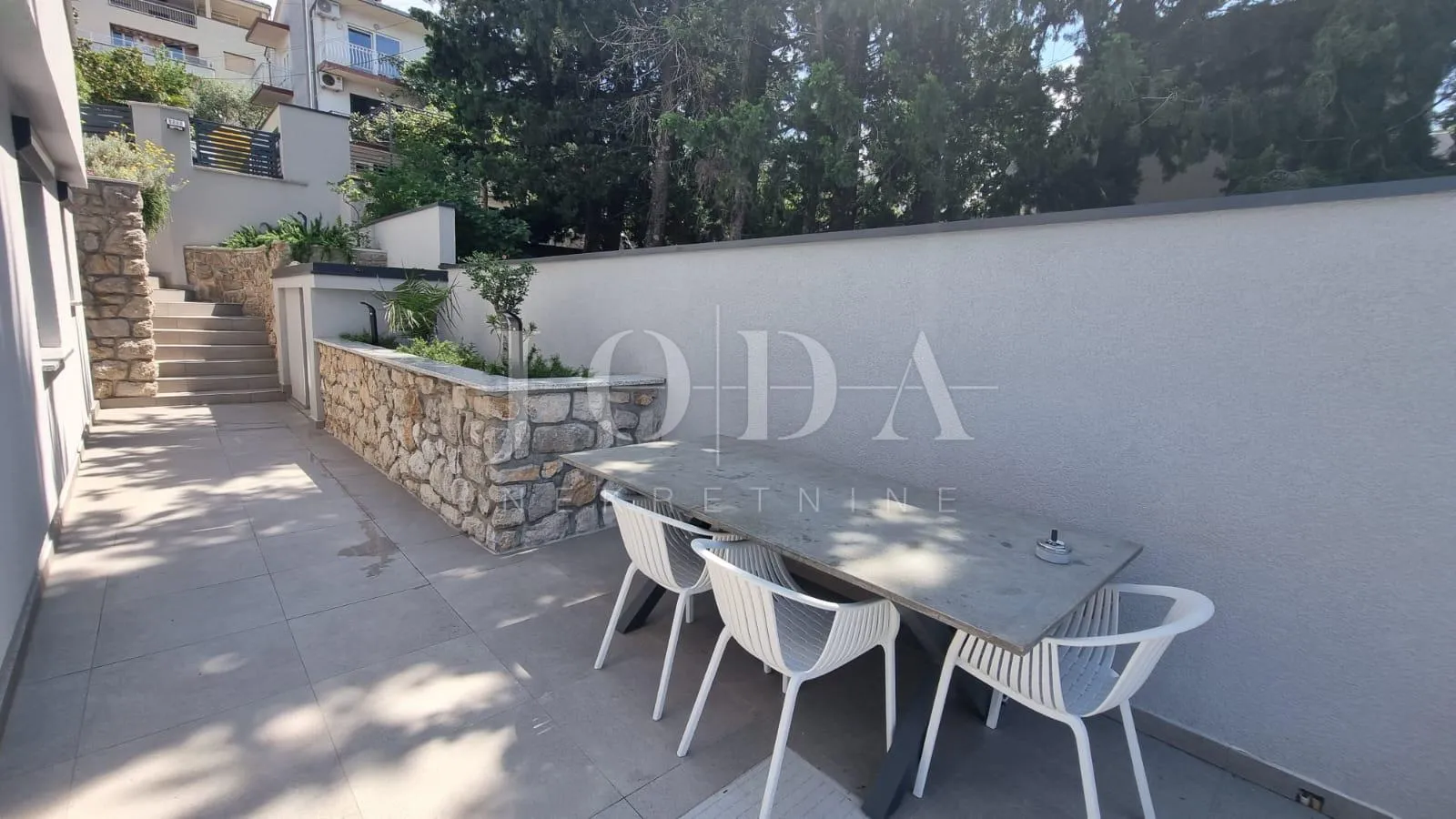 crikvenica, kuća sa osam apartmana - slika 32
