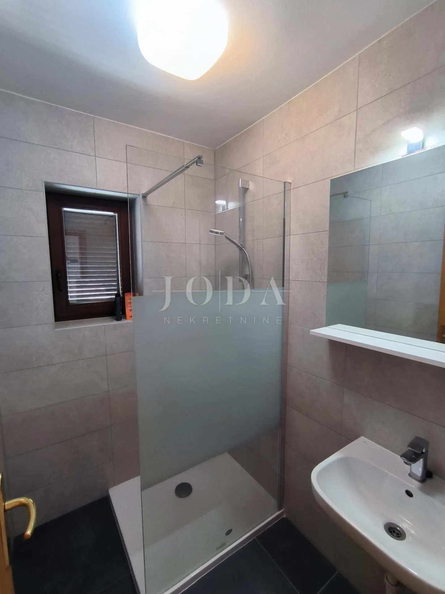 apartman sa bazenom - slika 25