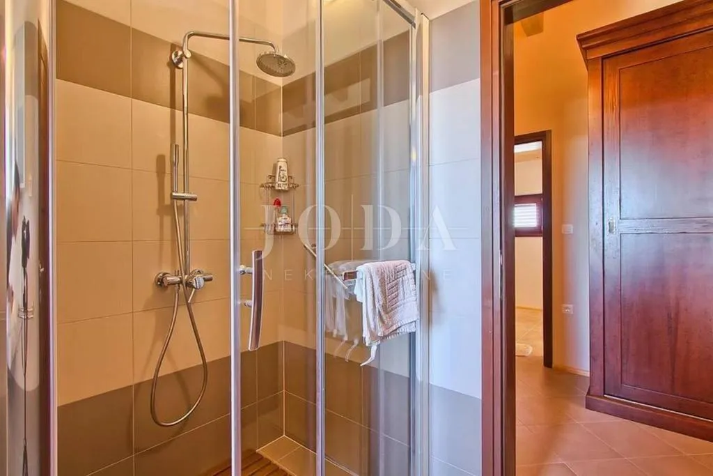 svetvinčenat, okolica, prekrasna villa sa bazenom - slika 40