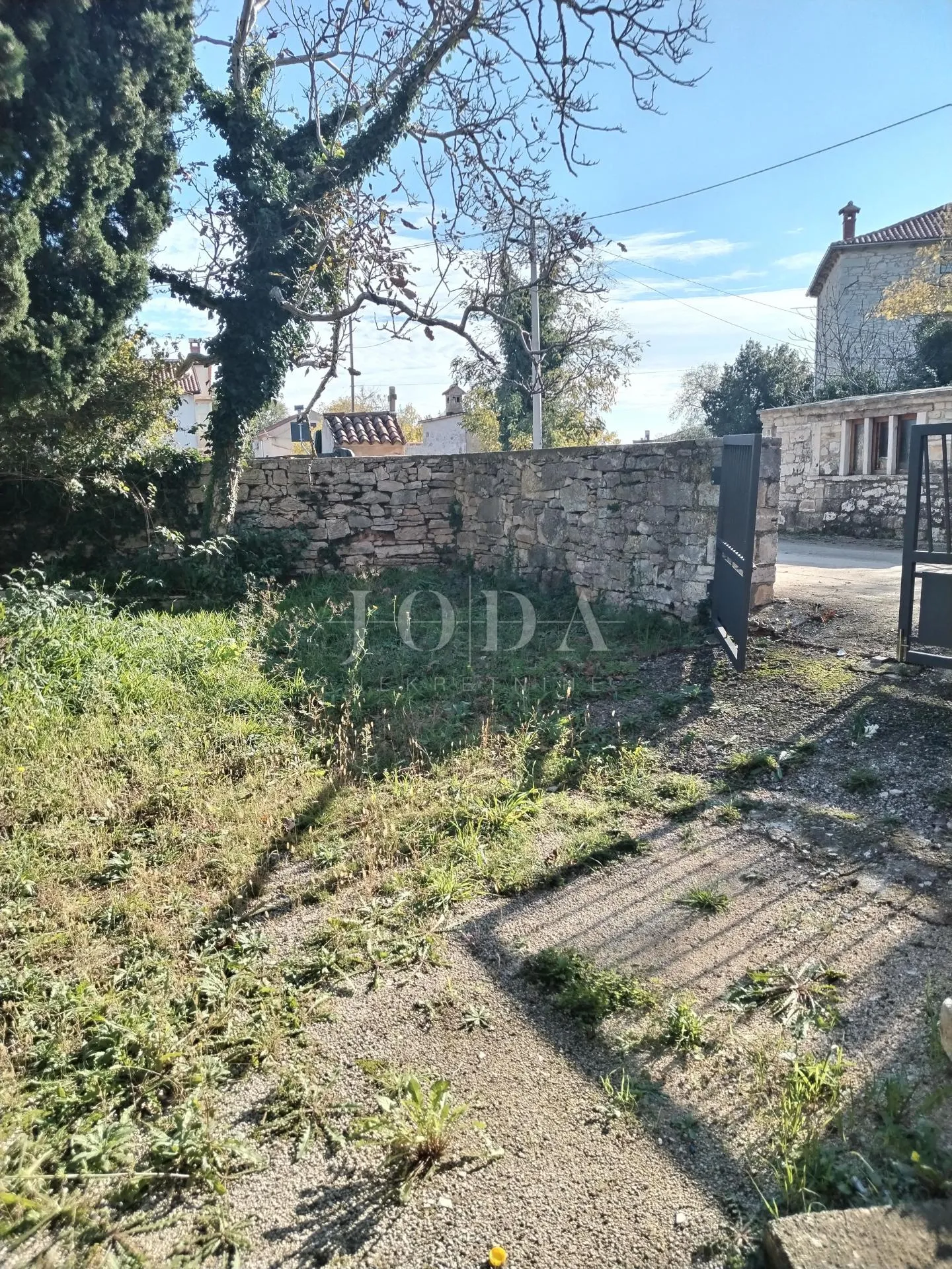 marčana, okolica, kuća sa dvorištem u centru mjesta - slika 11