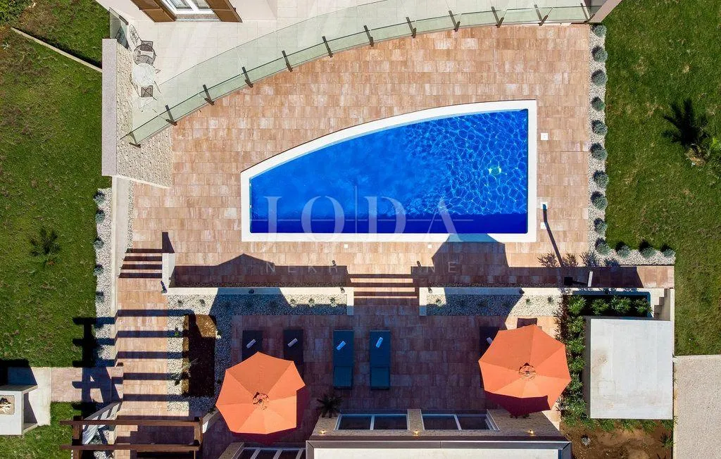 labin, okolica, villa sa bazenom i wellnessom - slika 14