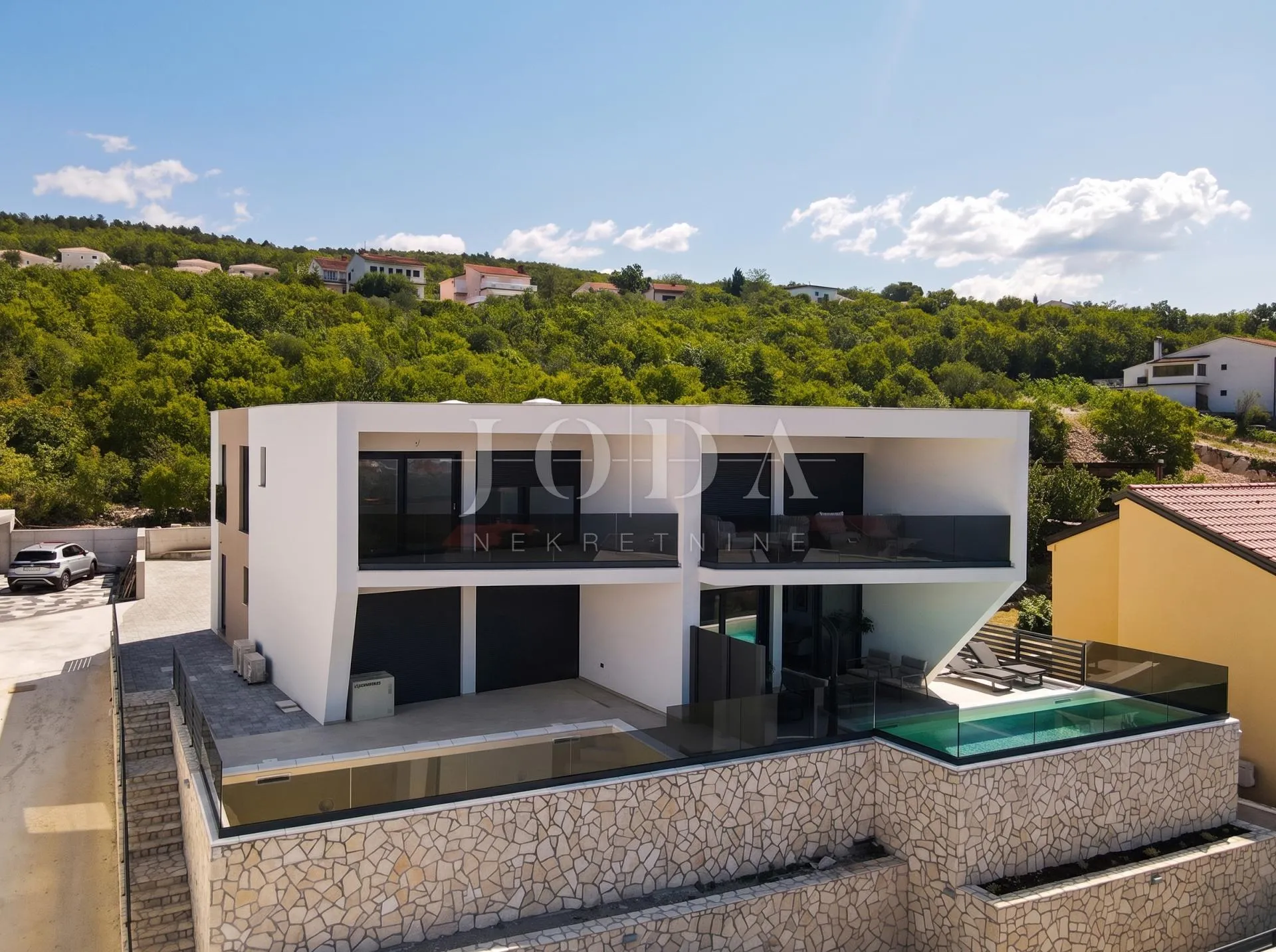 jadranovo, moderna dvojna kuća s bazenom - slika 18