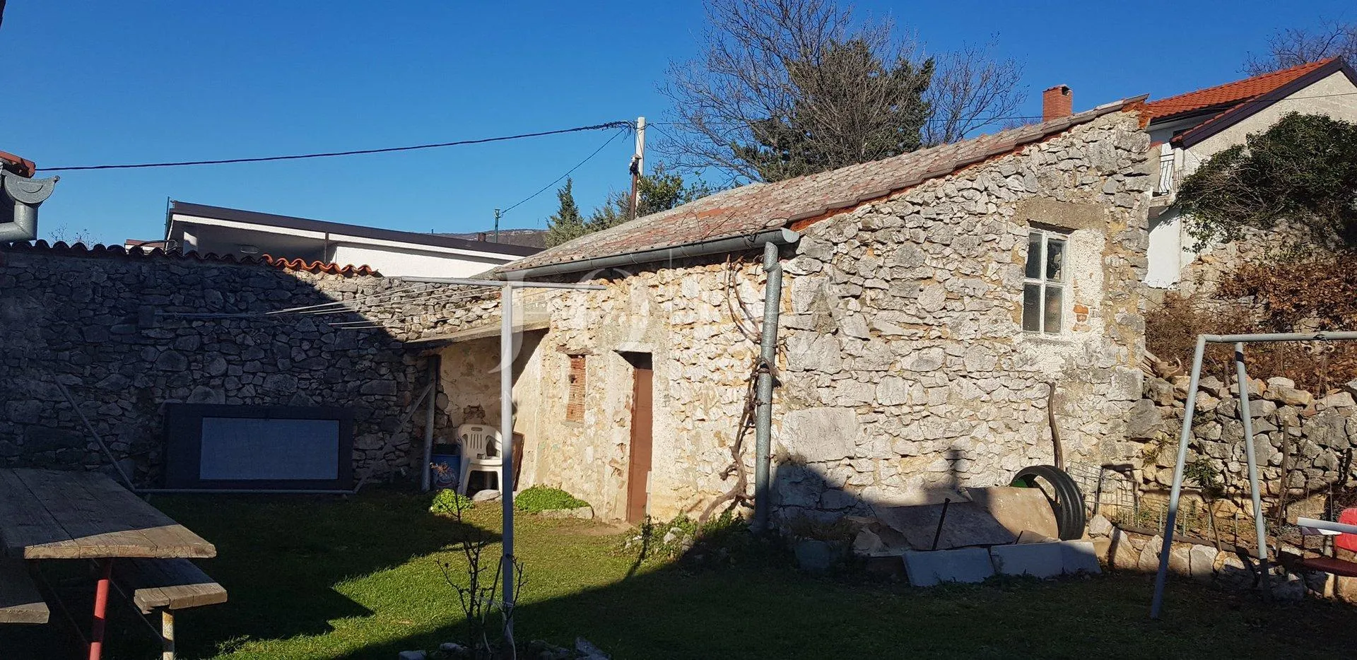 jadranovo kuća sa tri stana - slika 7