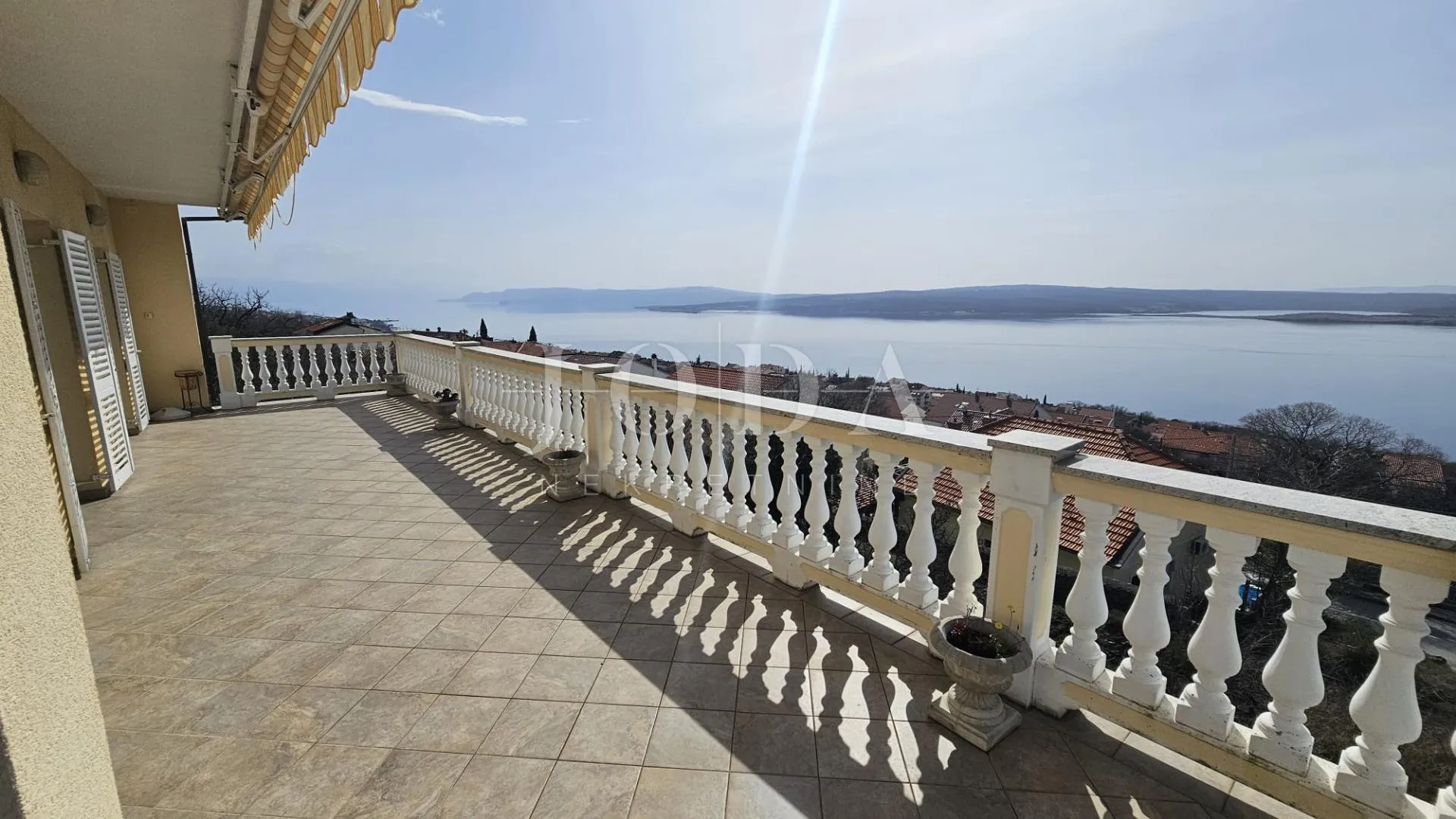 vila sa prekrasnim pogledom - slika 31