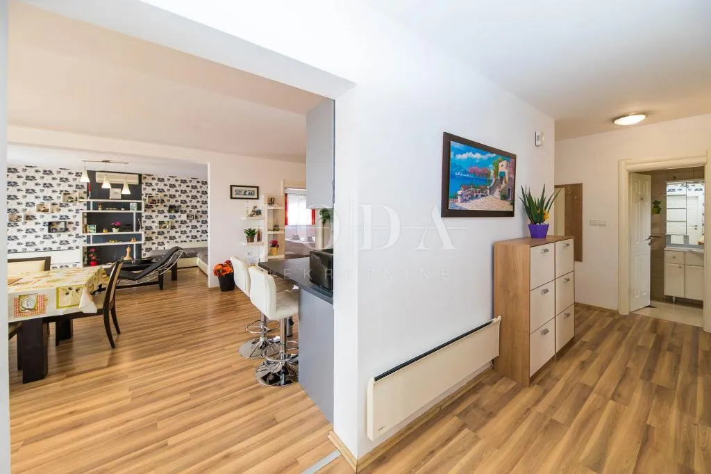 dramalj-kuca sa 7 apartmana - slika 31