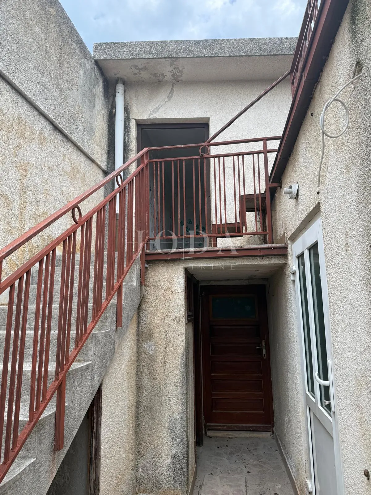 senj, kuća u nizu s terasom i pogledom na more - slika 7