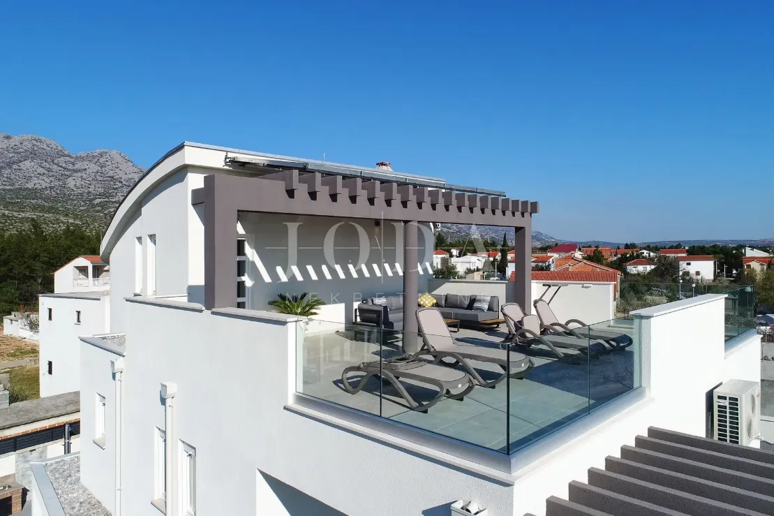 seline, starigrad - luksuzna villa s bazenom - slika 7