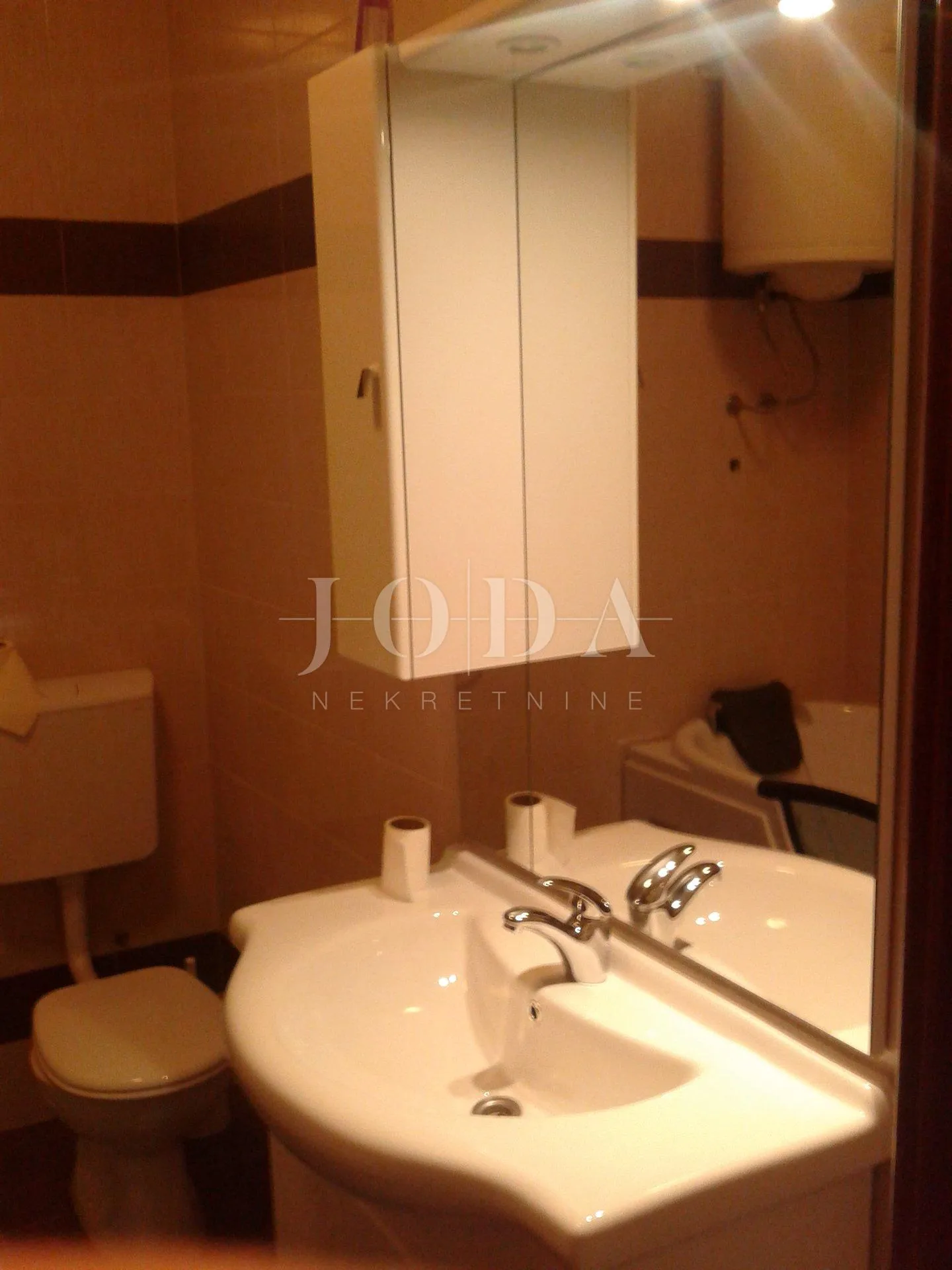 kraljevica, oštro, kuća s apartmanima i bazenom! - slika 5