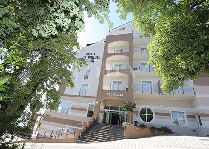 hotel na prodaju prvi red do mora - slika 7