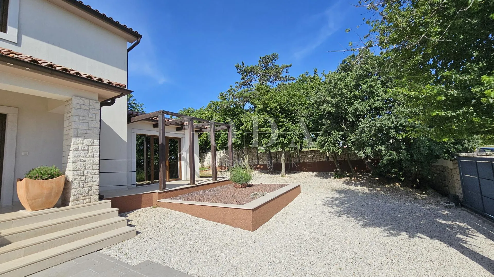 prekrasna villa sa bazenom i prostranom okućnicom,barban okolica - slika 35