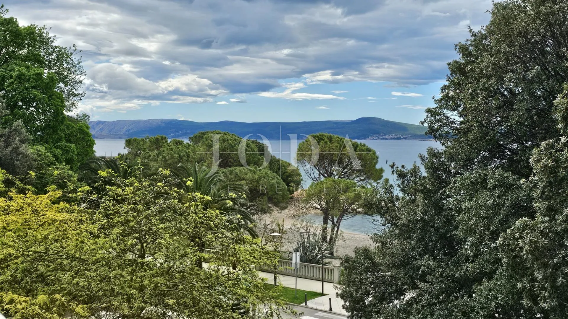 crikvenica kuća 1.red do mora na šetnici - slika 6