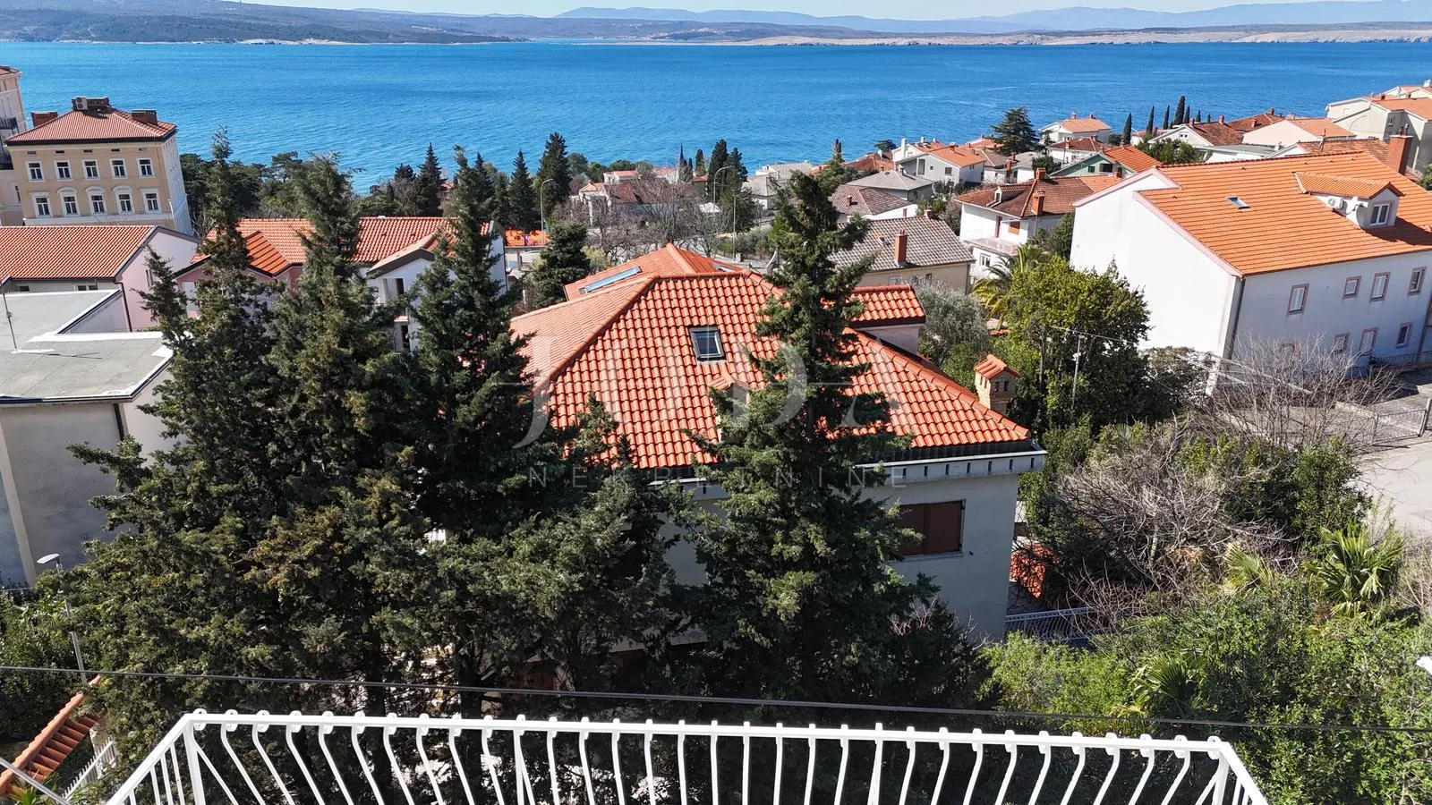 prostrana kuća u crikvenici – idealna investicija za turizam - slika 15