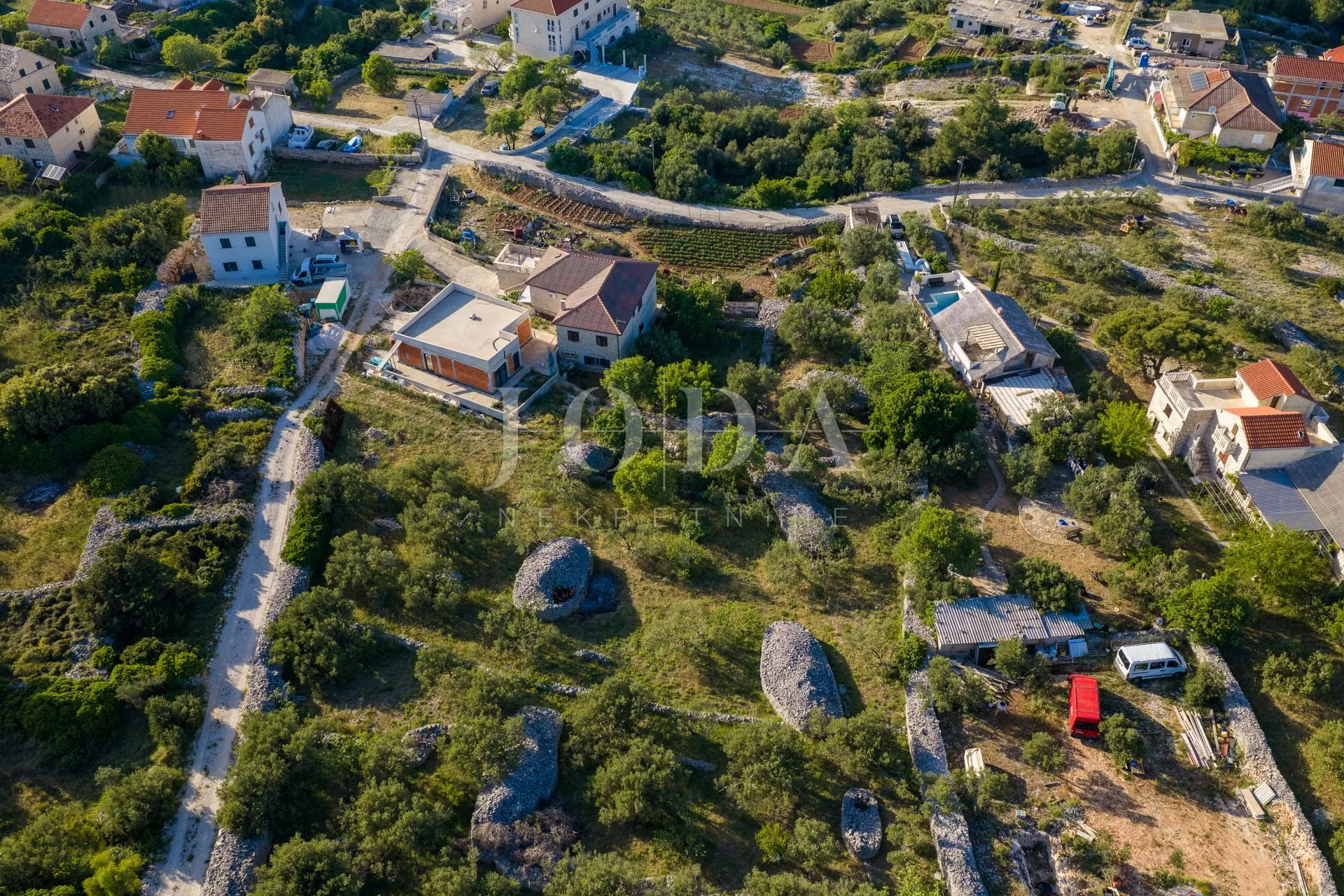 povlja, brač – zemljište s dozvolom za 4 stana - slika 11