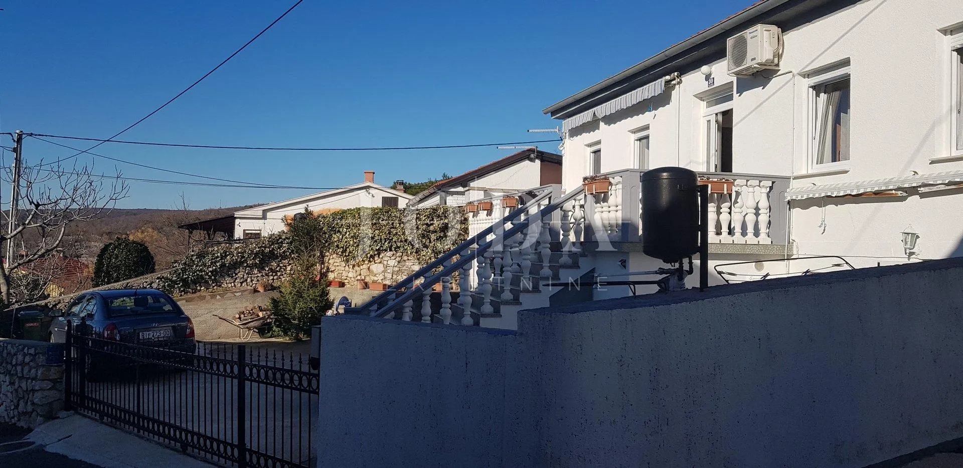 jadranovo kuća sa tri stana - slika 5