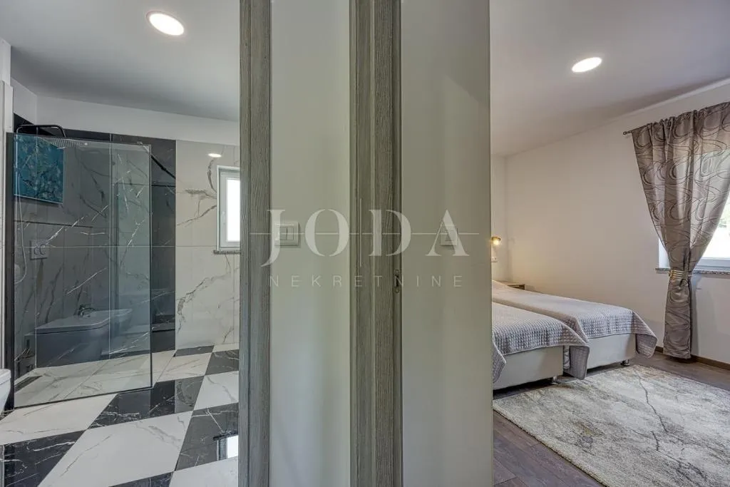 buzet, okolica, elegantna villa sa bazenom - slika 21