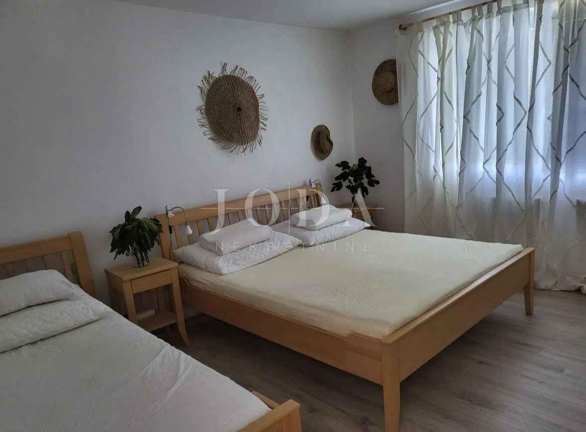 labin, okolica, kuća sa dva stana, bazenom i otvorenim pogledom na more - slika 11