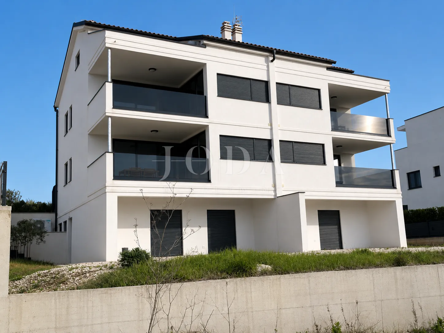 krk dvoetažni stan u novogradnji blizu mora - slika 24