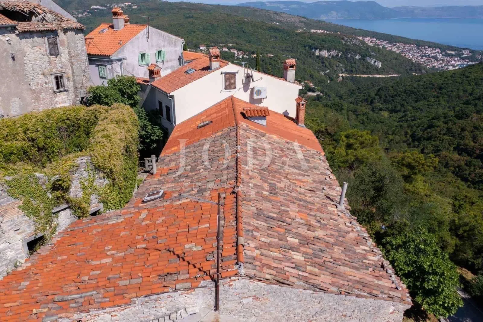 labin, kuća sa očaravajućim pogledom na more, projektom i građevinskom dozvolom za gradnju hotela - slika 10