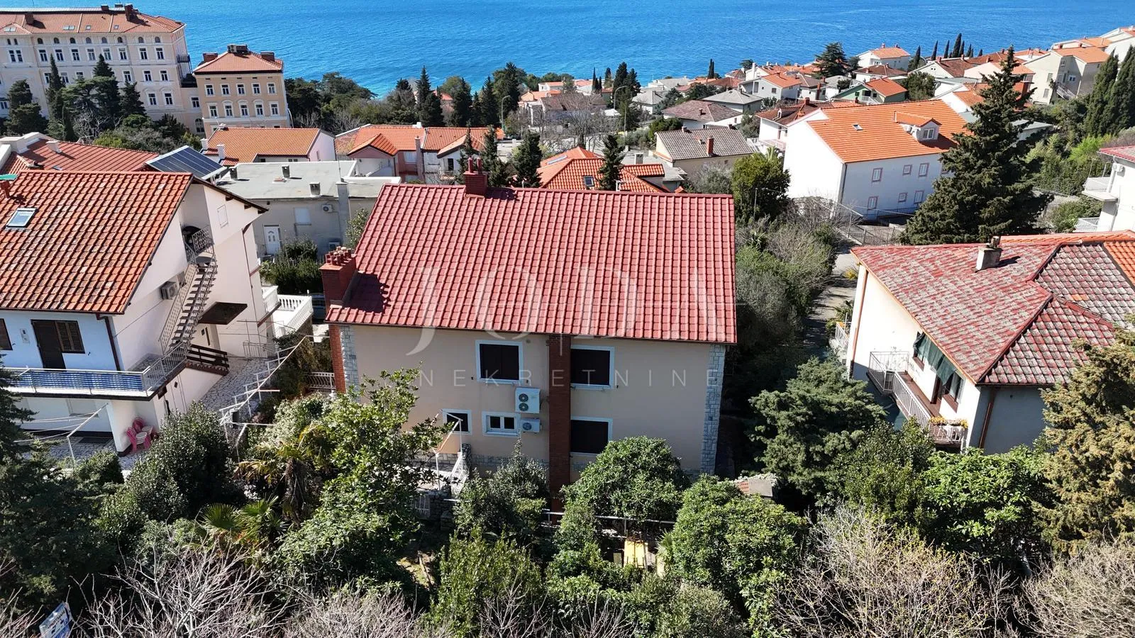 prostrana kuća u crikvenici – idealna investicija za turizam - slika 10