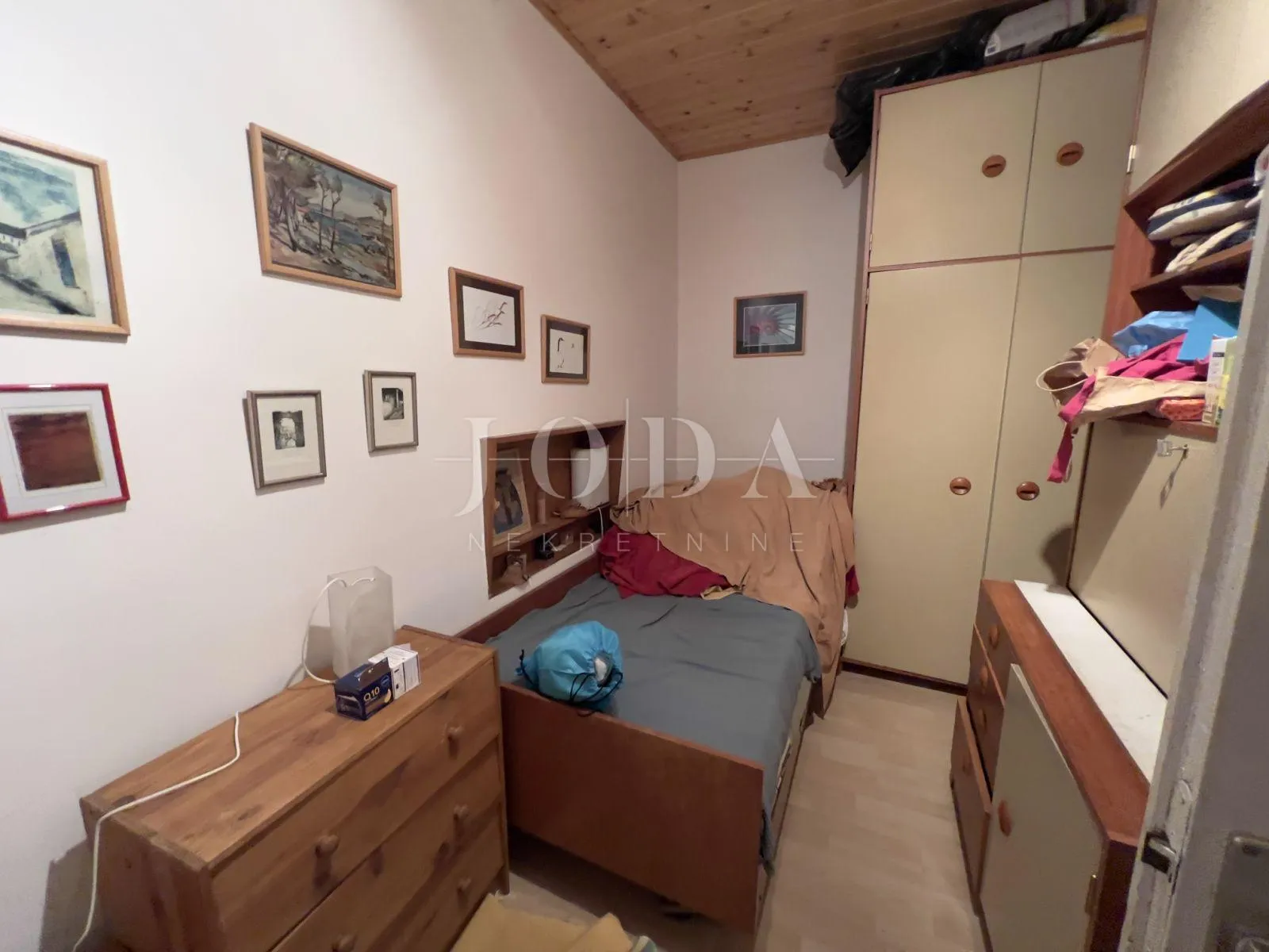 jadranovo, kuća na izvrsnoj lokaciji - slika 8