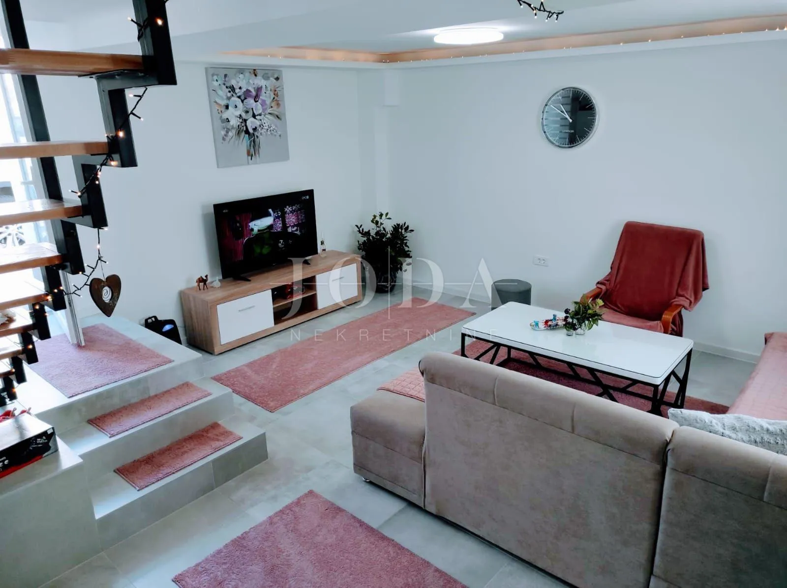 renovirana kuća kompletno opremljena,valtura - slika 6