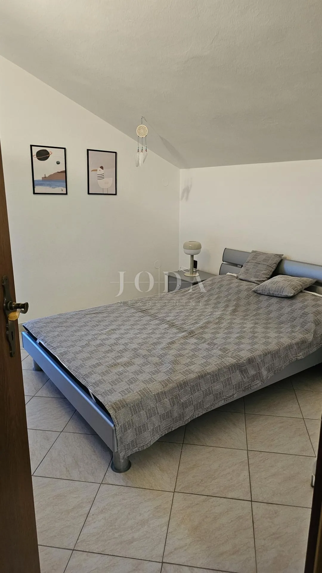 lijepa opremljena kuća sa 4 građ.parcele 4.200m2,loborika - slika 18