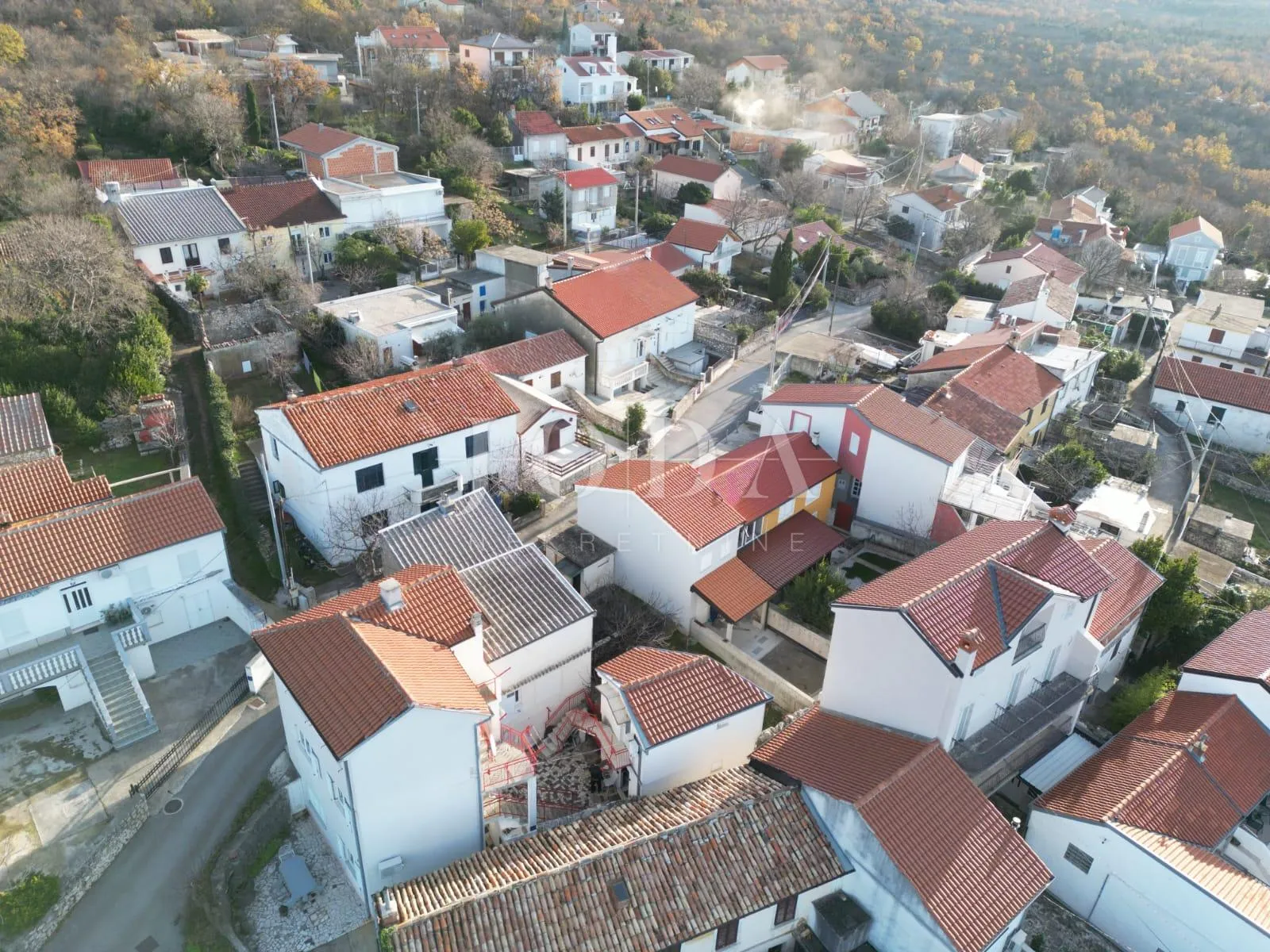 jadranovo kuća sa pet jedinica - slika 9