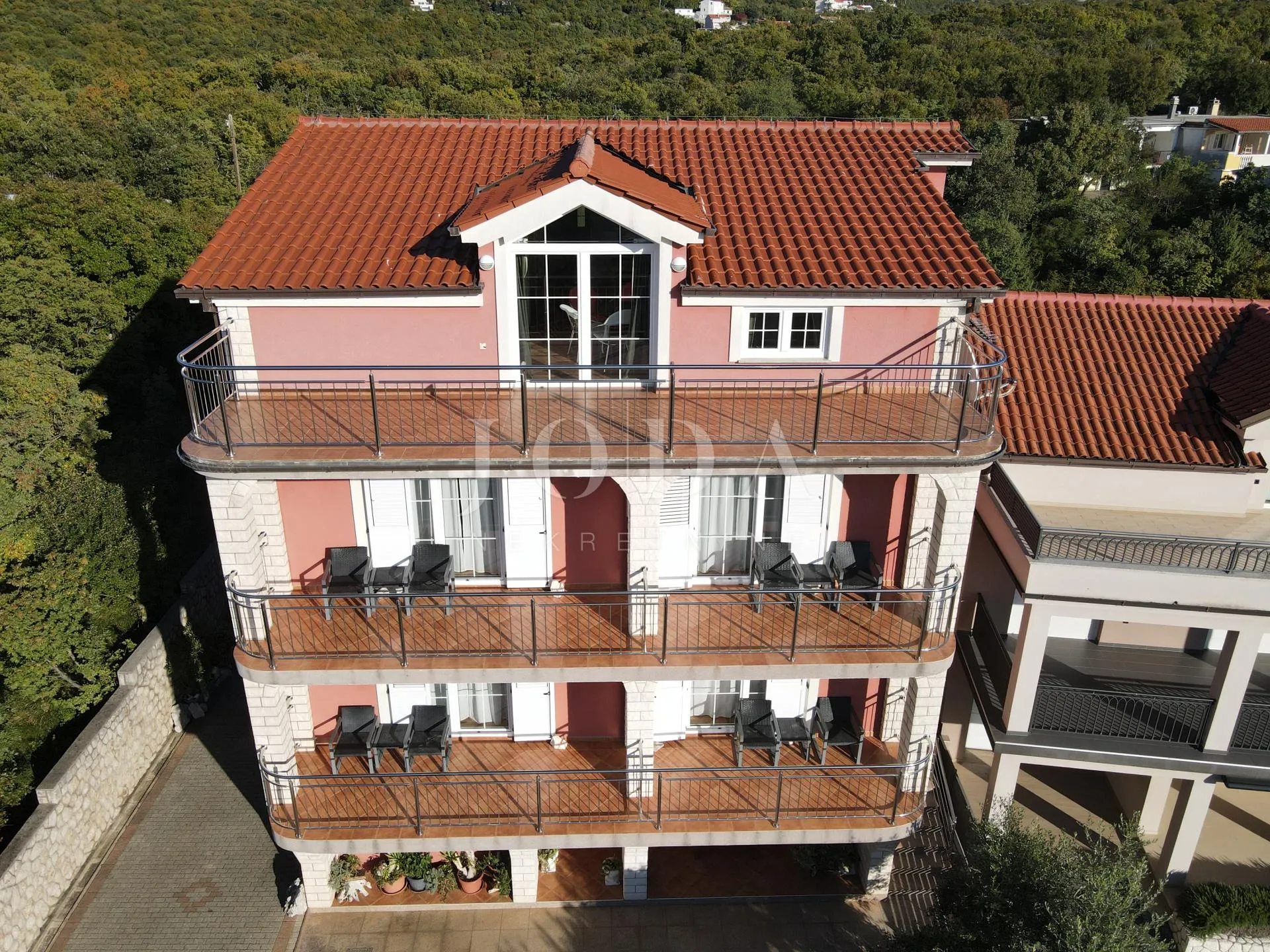 crikvenica velika etaža potpuno opremljena i namještena - slika 5