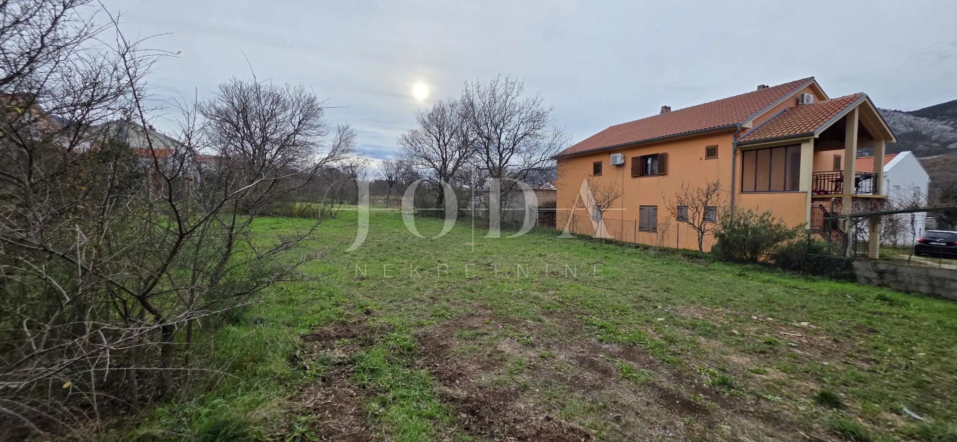 tribalj – građevinsko zemljište u centru, ravan teren, infrastruktura na parceli - slika 14