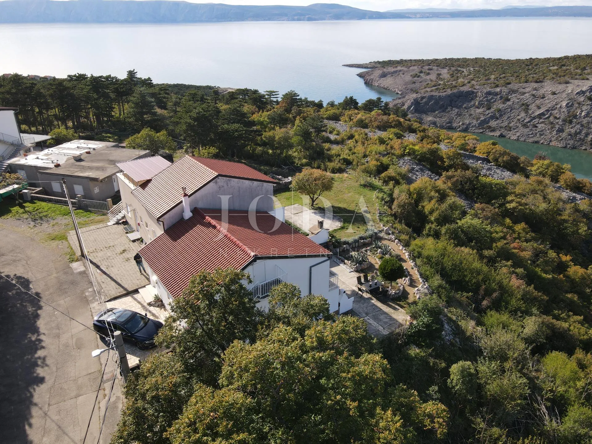klenovica kuća sa tri jedinice - slika 15