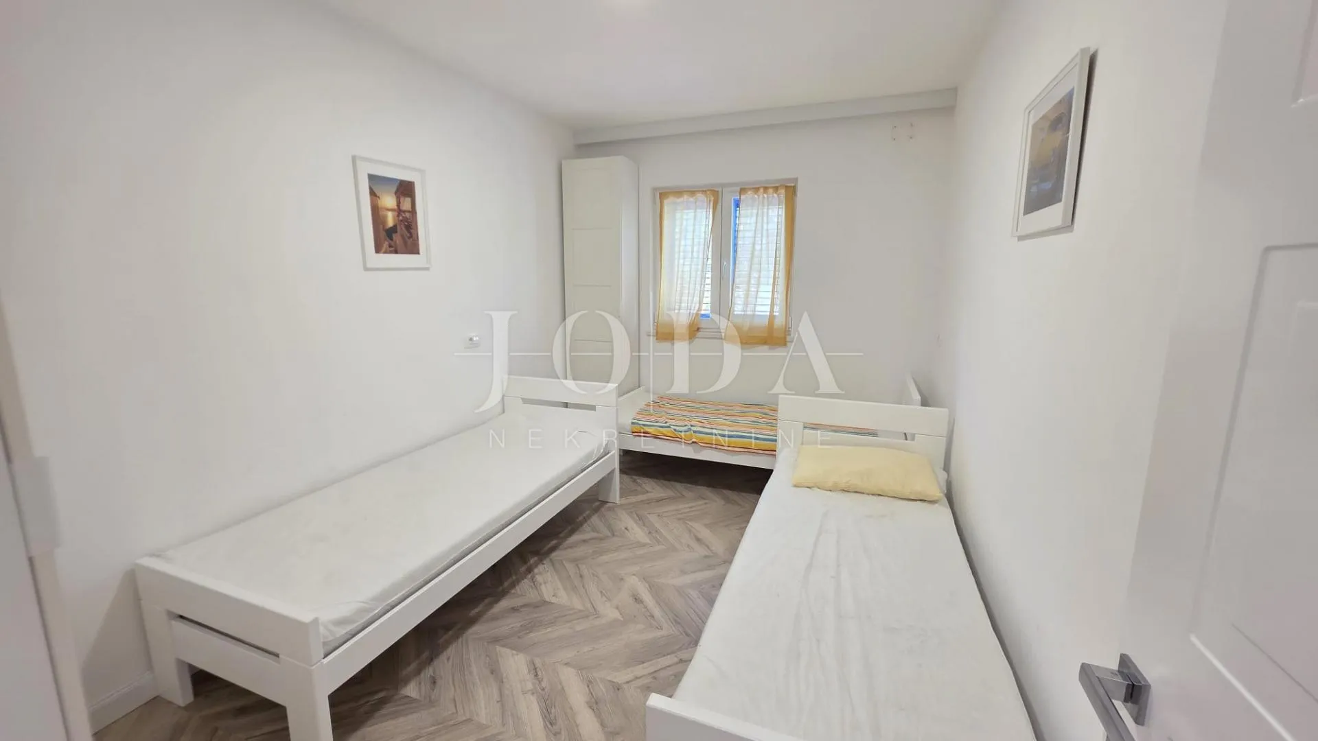 povile moderan stan s parkingom - slika 9