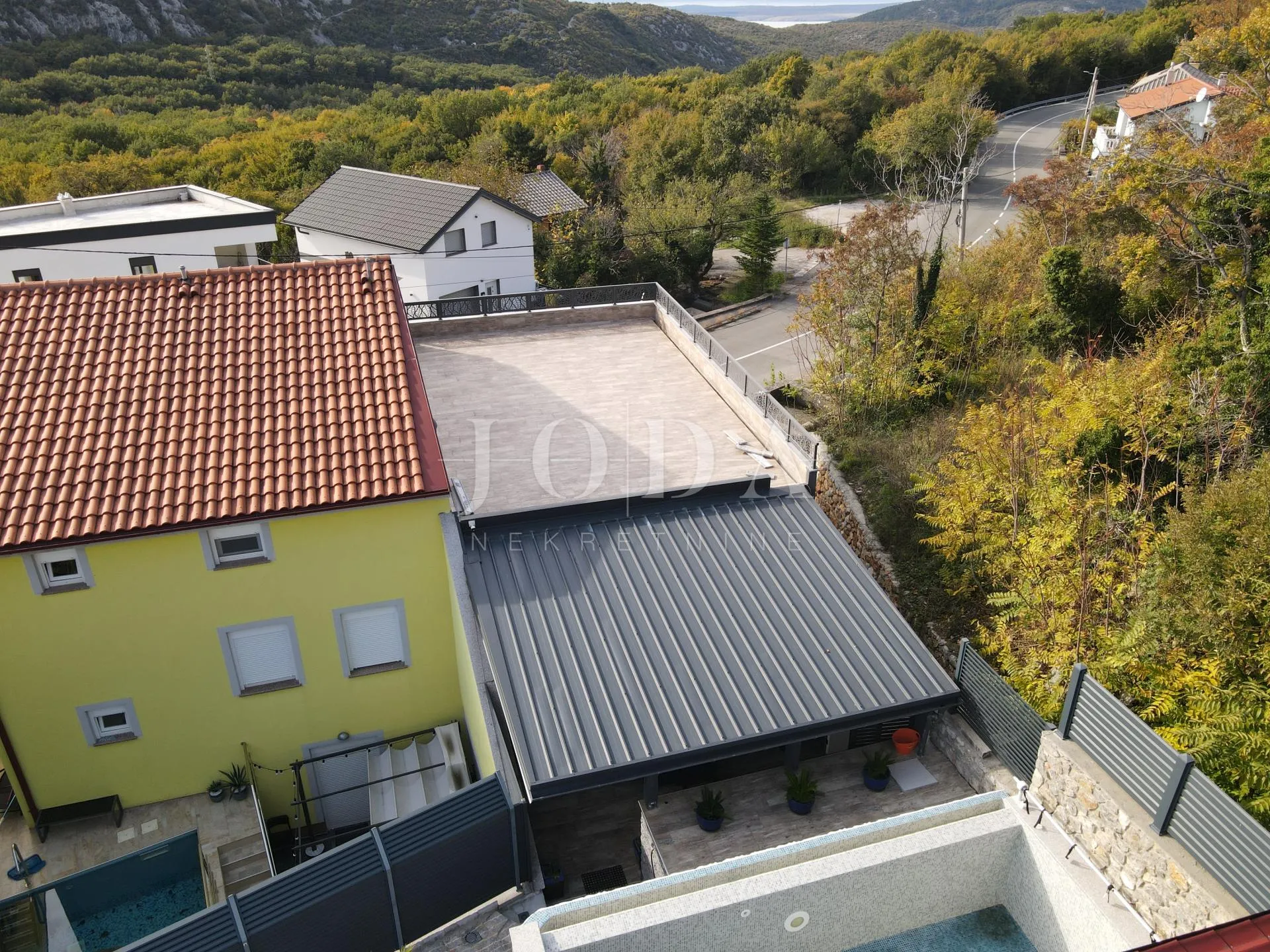 bribir kuća sa bazenom - slika 16