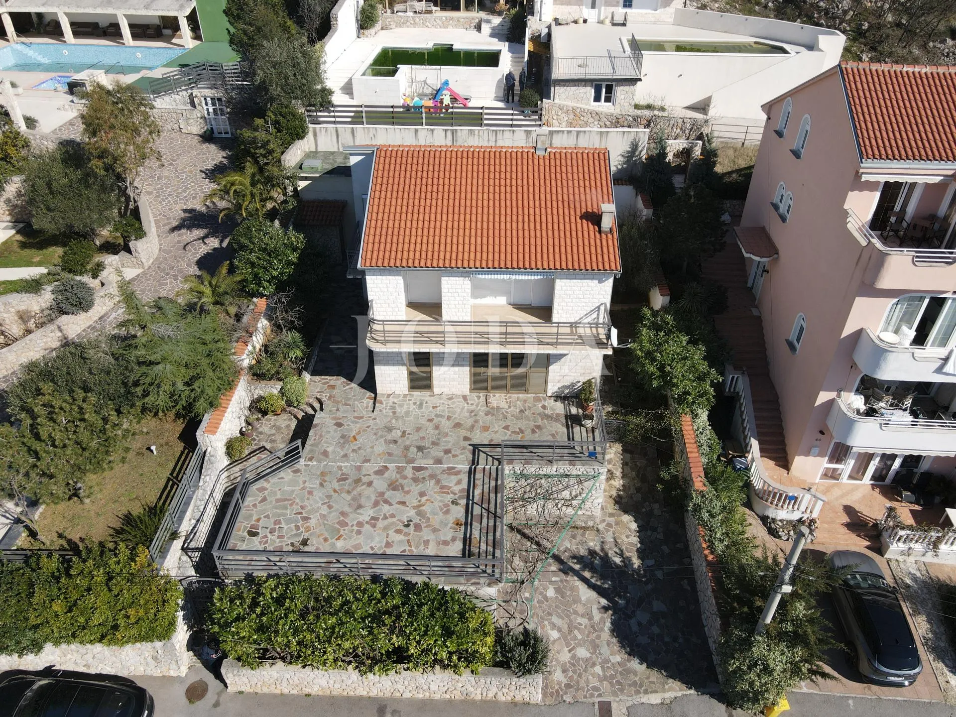 kuća sa 2 stana i panoramskim pogledom - slika 15