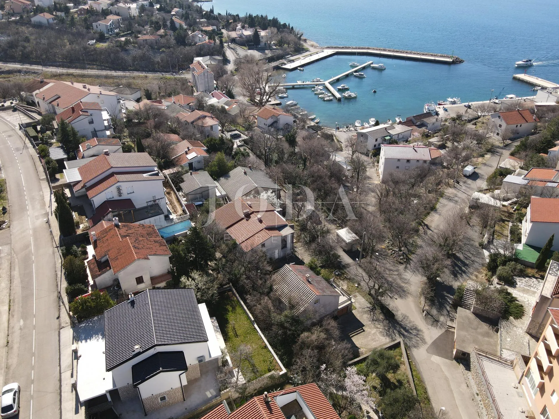 kuća sa 100m od mora sa 6 stambenih jedinica - slika 20