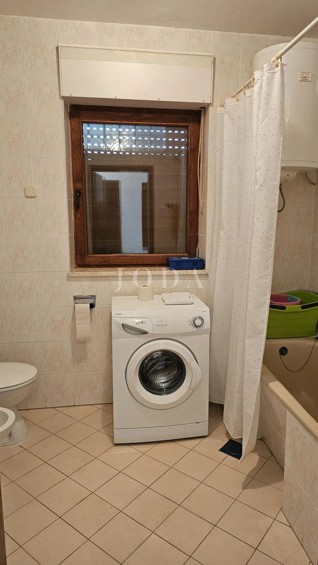 lijepa opremljena kuća sa 4 građ.parcele 4.200m2,loborika - slika 12