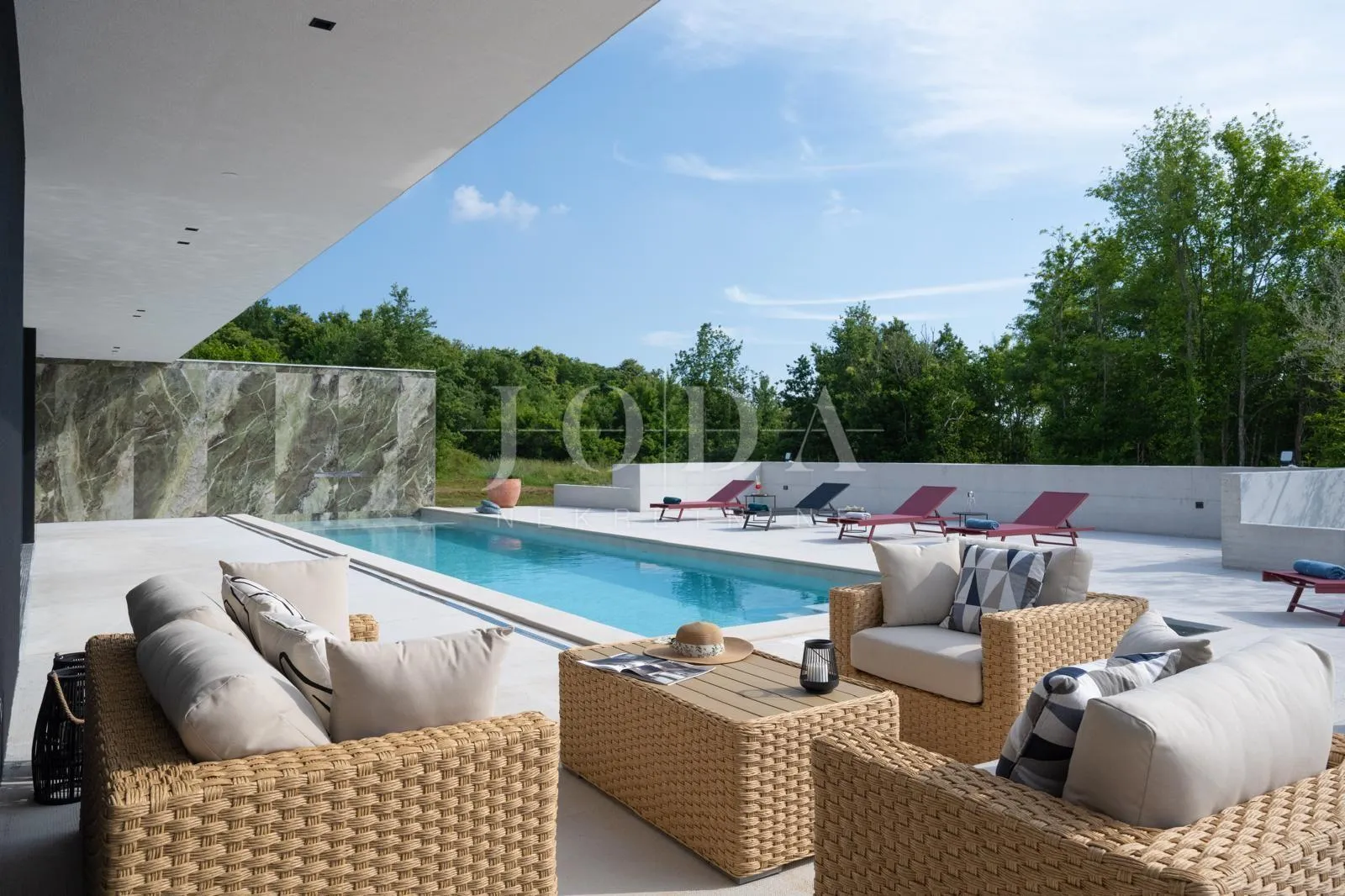 grožnjan, zadivljujuća luksuzna dizajnerska villa - slika 23