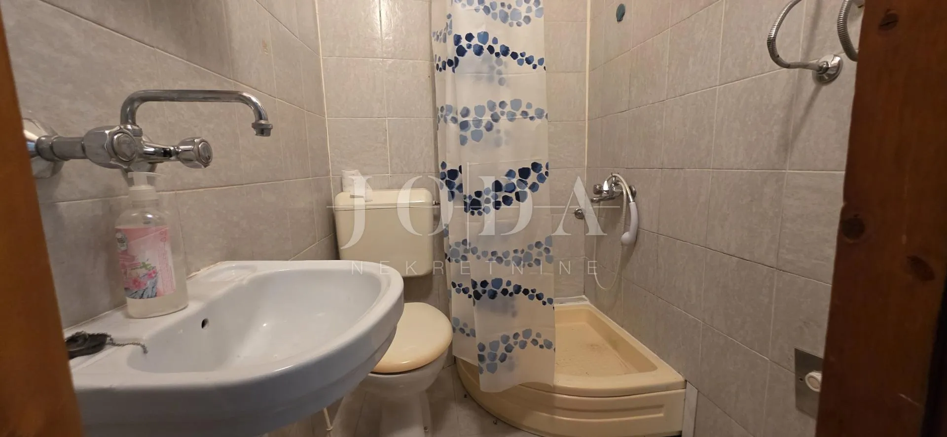 apartman senj prvi red do mora centar 42 m2 - slika 14
