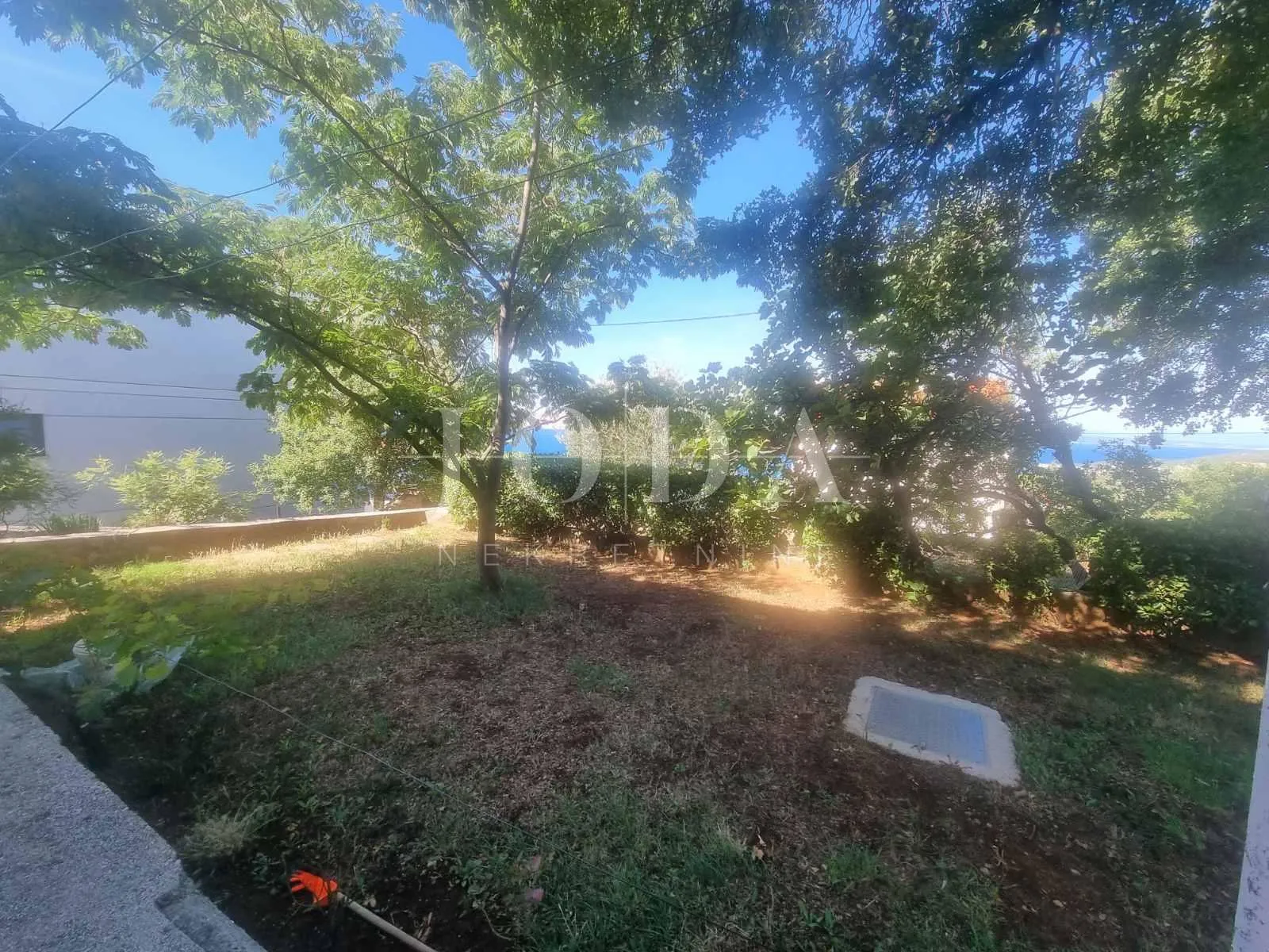 klenovica, kuća sa tri stambene jedinice - slika 23
