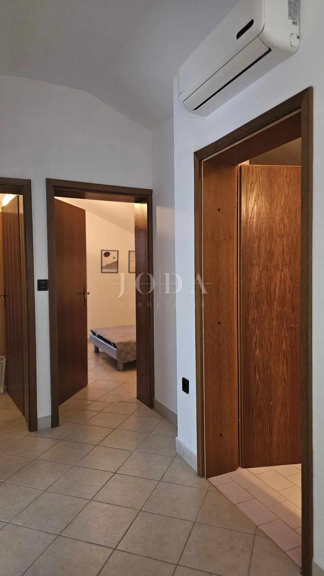 lijepa opremljena kuća sa 4 građ.parcele 4.200m2,loborika - slika 21