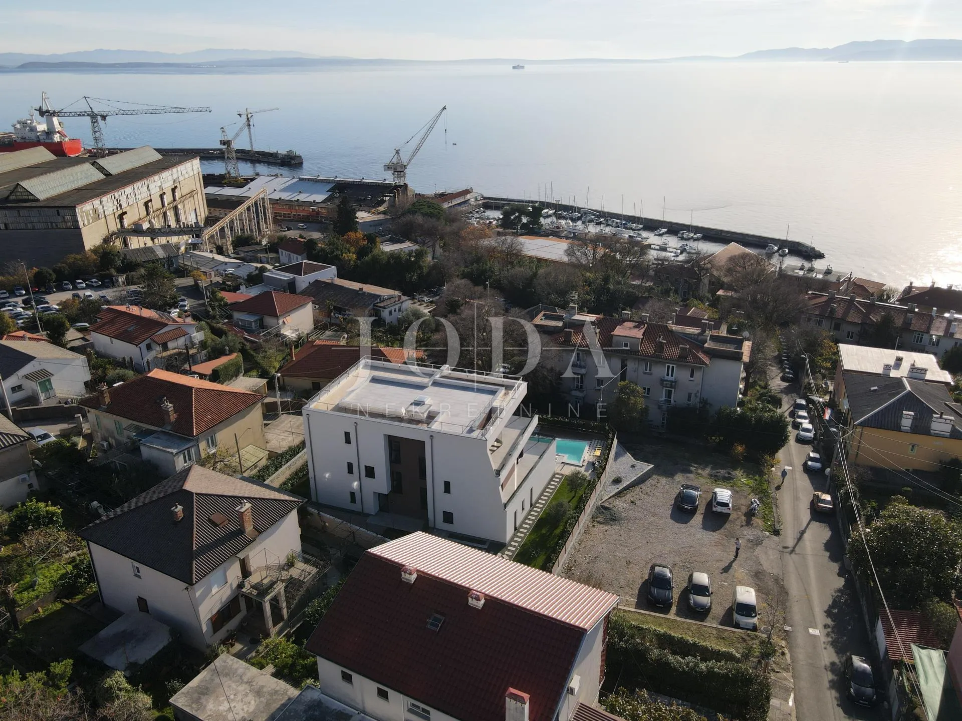 kantrida - luksuzan stan s privatnom okućnicom - slika 4