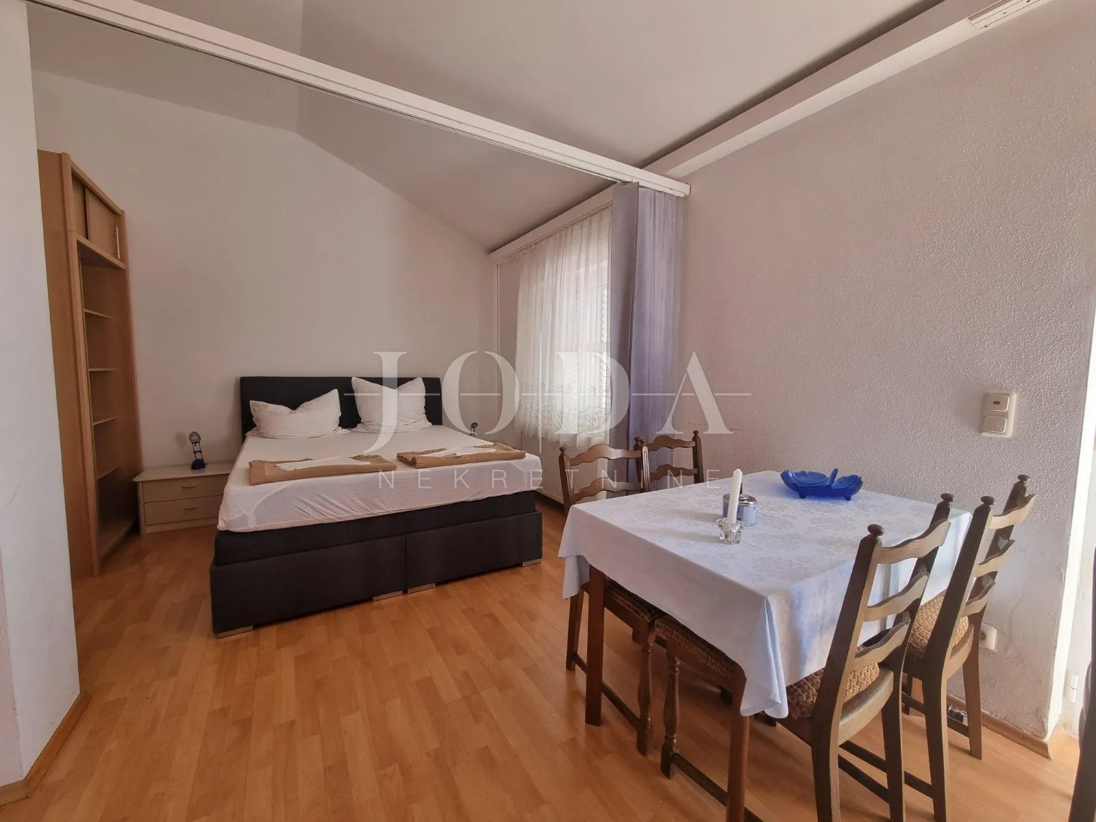 crikvenica, dvije kuće sa osam apartmana - slika 16