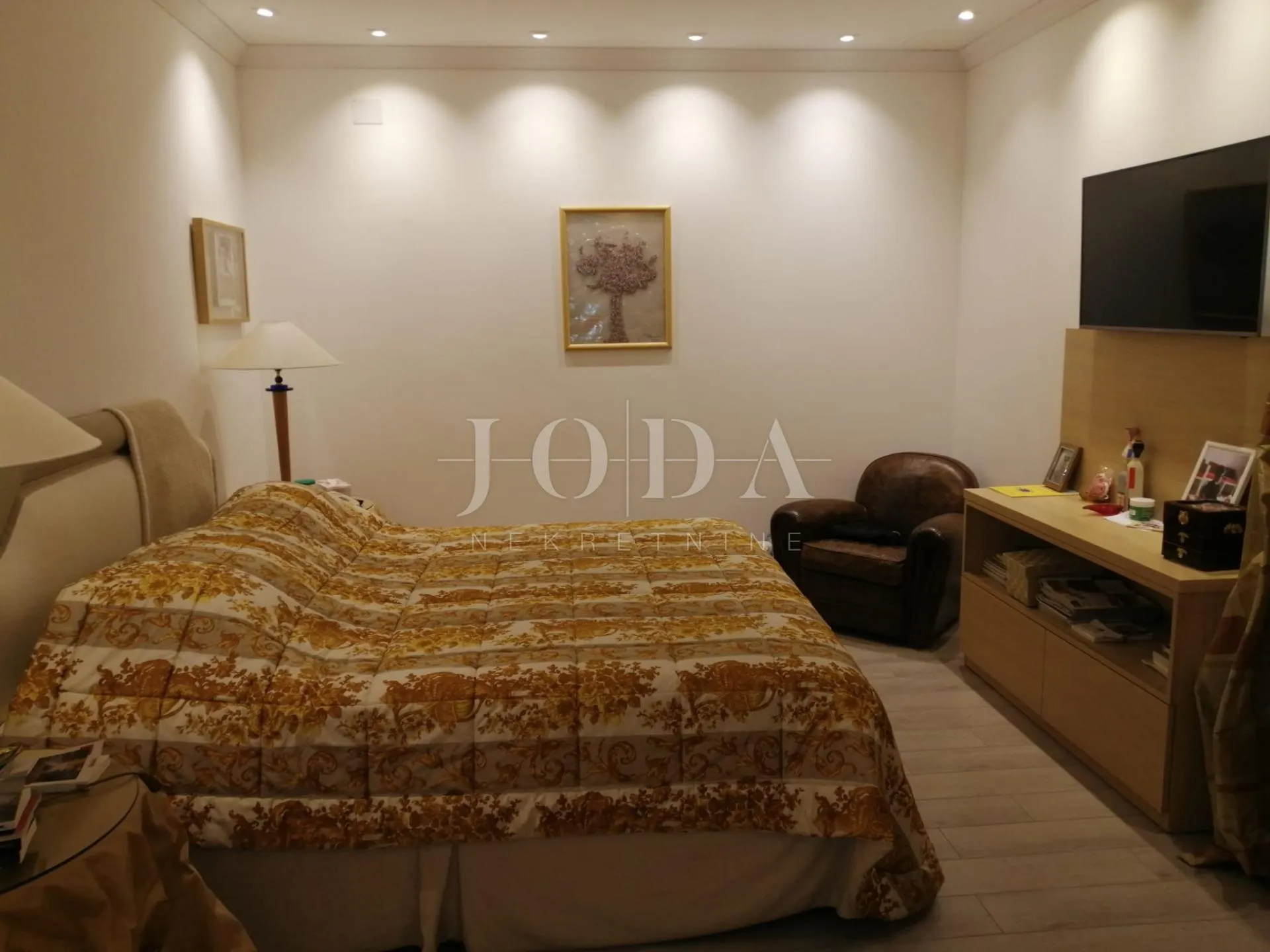 2 vile s bazenom + poslovni prostor na jednoj parceli od 2.700 m2 - slika 64