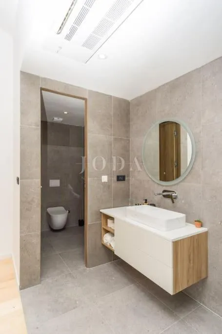 jedinstvena vila s bazenom - slika 23