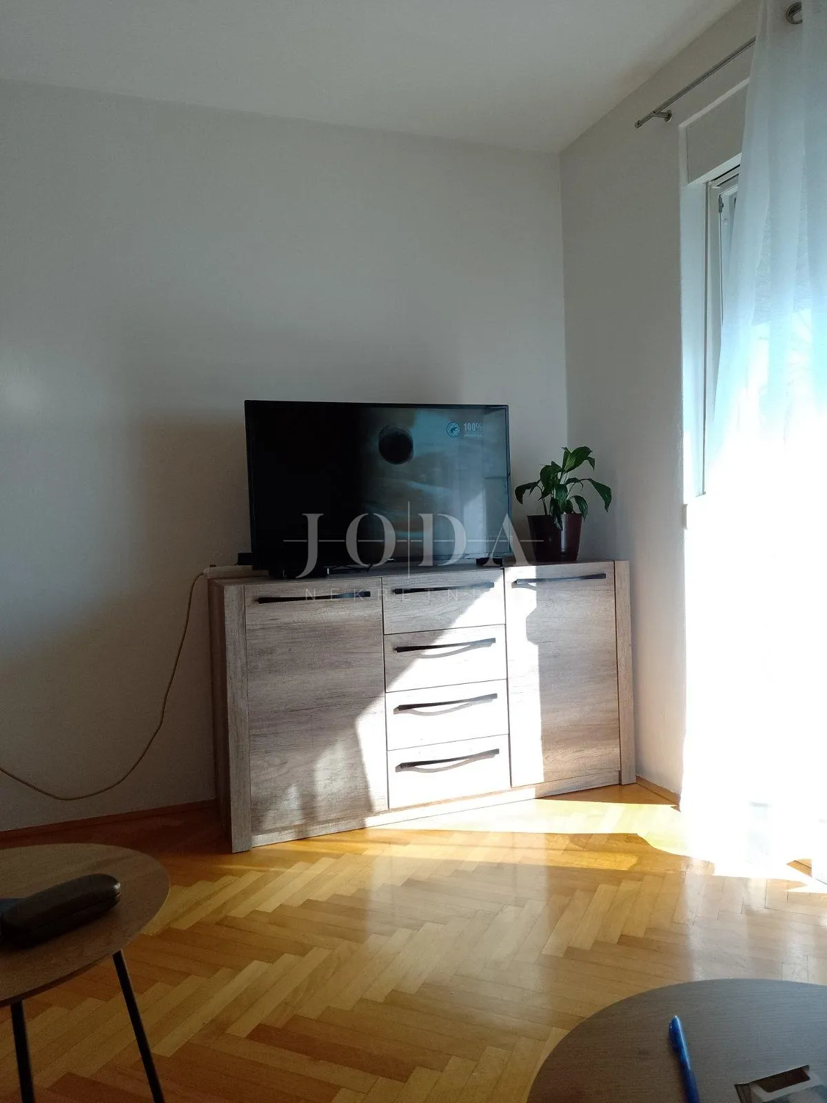 prostrani stan s pogledom na more i garažom u crikvenici - slika 6